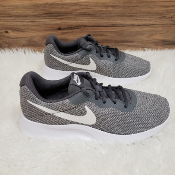 nike tanjun mens trainers grey
